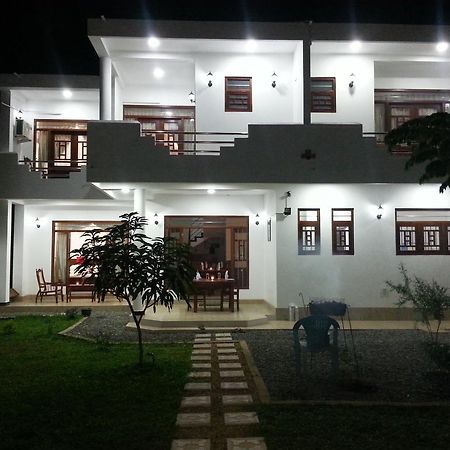 אלותגאמה Villa River View מראה חיצוני תמונה