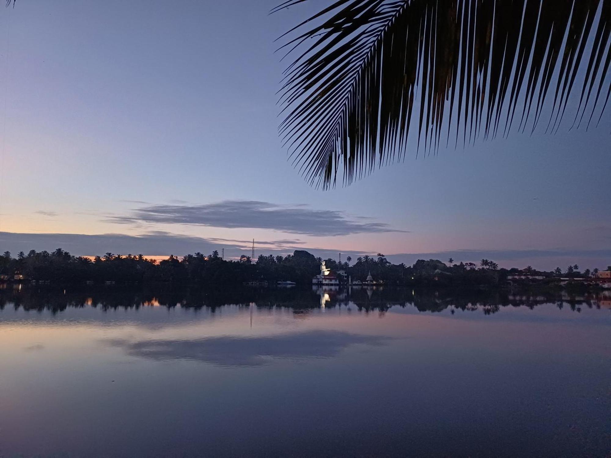 אלותגאמה Villa River View מראה חיצוני תמונה