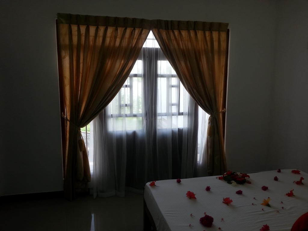 אלותגאמה Villa River View מראה חיצוני תמונה