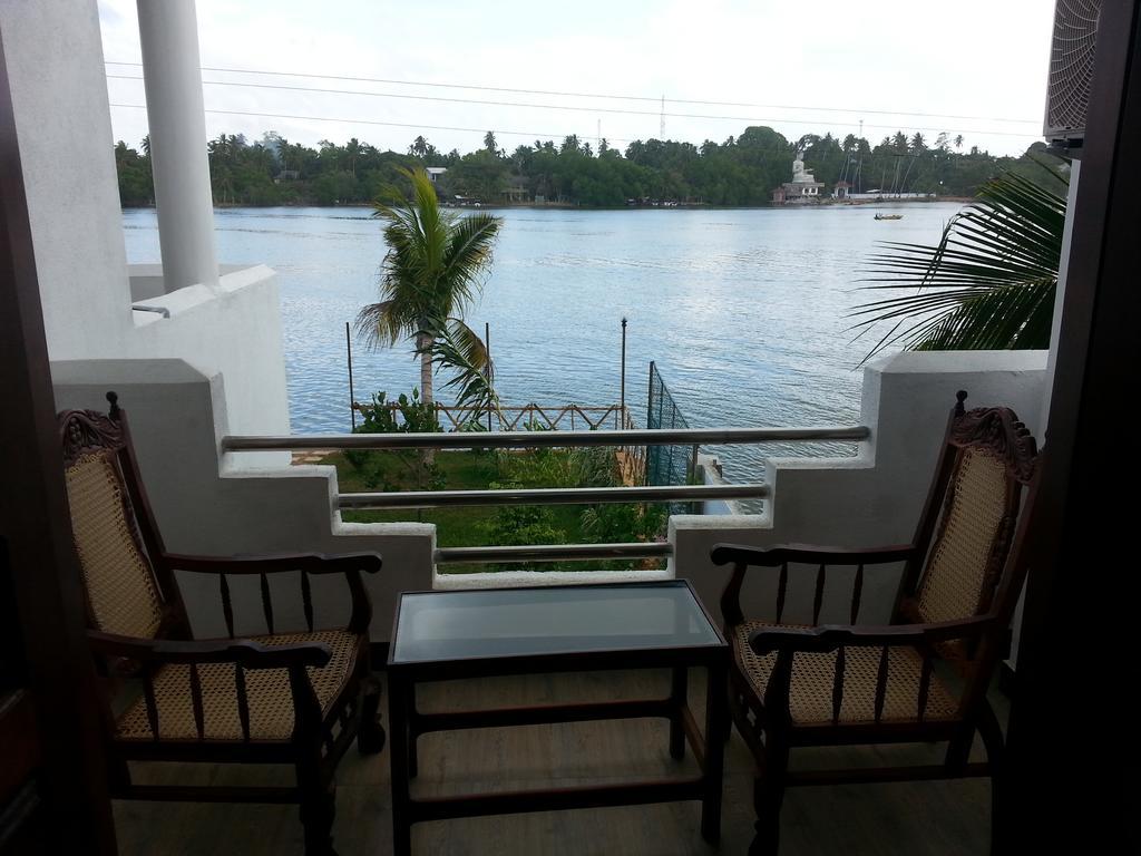 אלותגאמה Villa River View מראה חיצוני תמונה