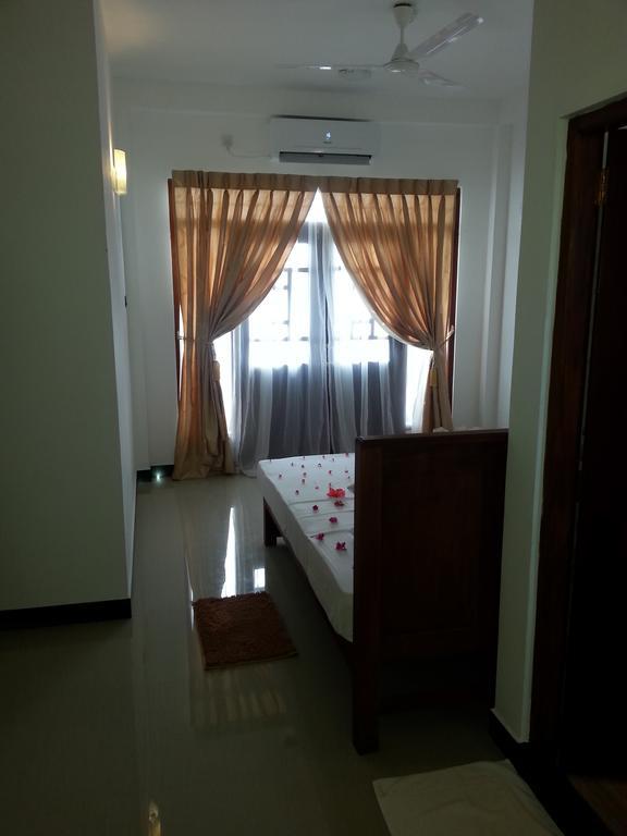 אלותגאמה Villa River View מראה חיצוני תמונה