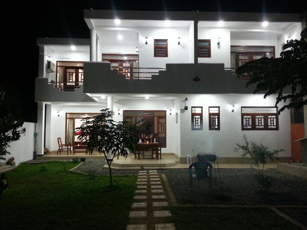 אלותגאמה Villa River View מראה חיצוני תמונה